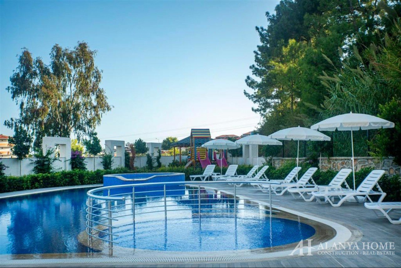 Фото купить продать недорогую квартиру недвижимость в доме жилом комплексе с открытым бассейном Алан