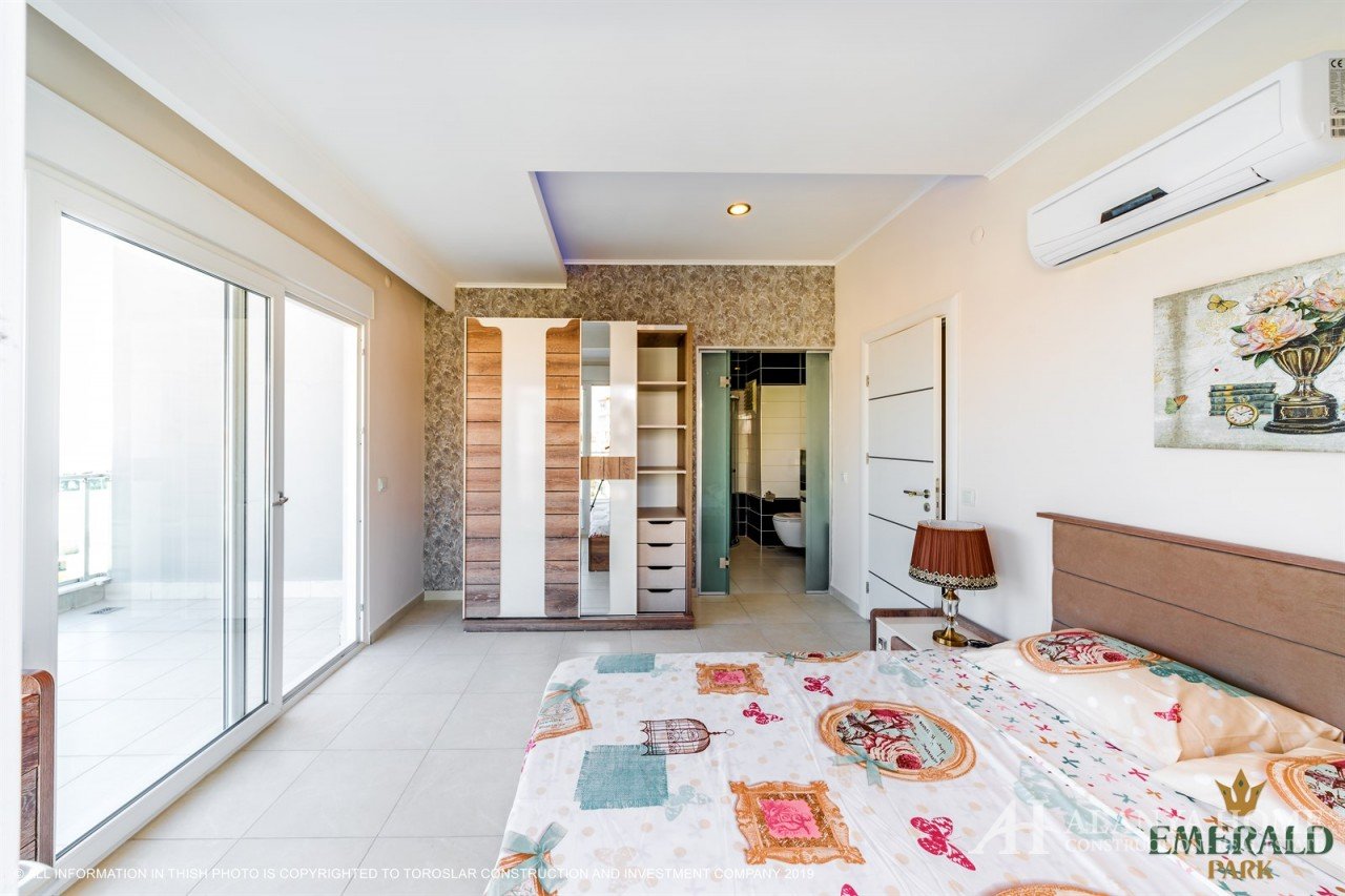 Фото купить продать недорогую двухкомнатную квартиру недвижимость 1+1 c просторной спальней Алания Х