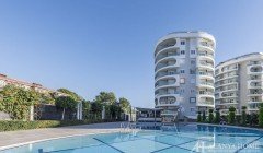 Фото купить продать недорогую квартиру недвижимость в доме жилом комплексе с открытым бассейном Алан