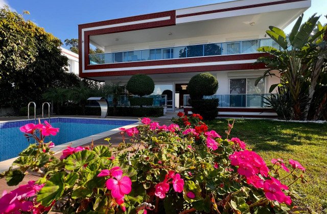 4+1 Furnished Granada VIP Villa in Kargicak, Alanya