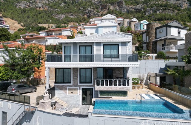 Detached Infinity Pool Villa