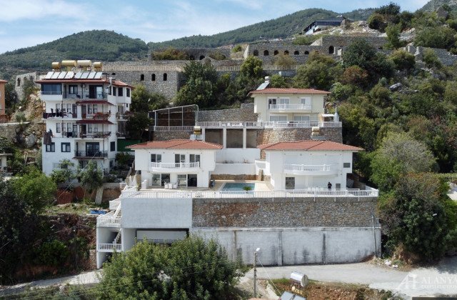 3+1-Villa in Alanya-Tepe mit Meer- und Burgblick