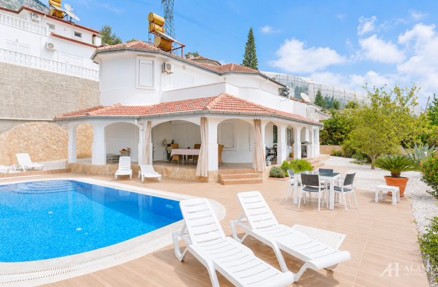 Furnished 4+1 Chris Villa in Mahmutlar, Alanya