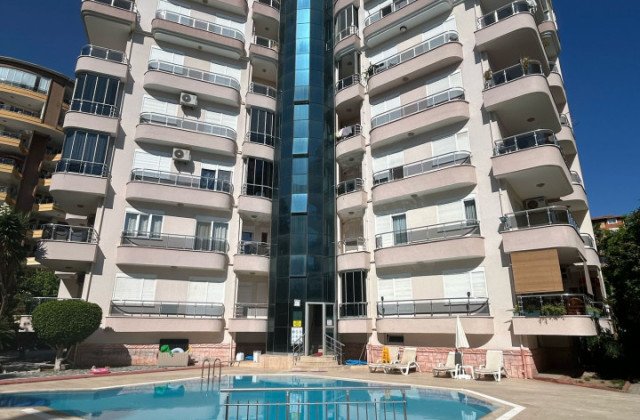 Merkezde Havuzlu Sitede Ikamete Uygun 3+1 Daire
