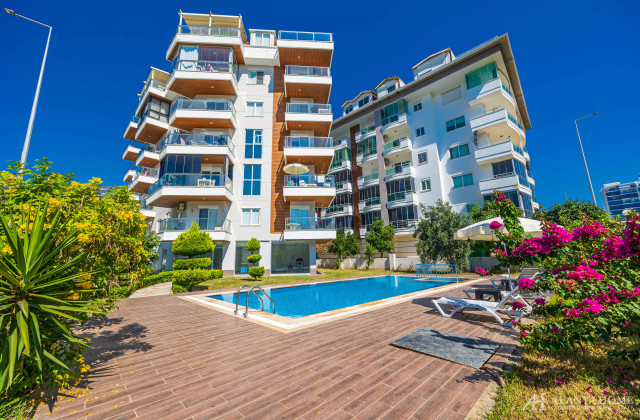 Меблированная квартира 4+1 с видом на море в Talya Sitesi