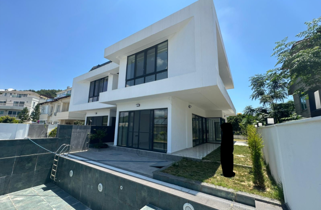 Вілла 4+1 у Twens Villas з басейном, Каргиджак