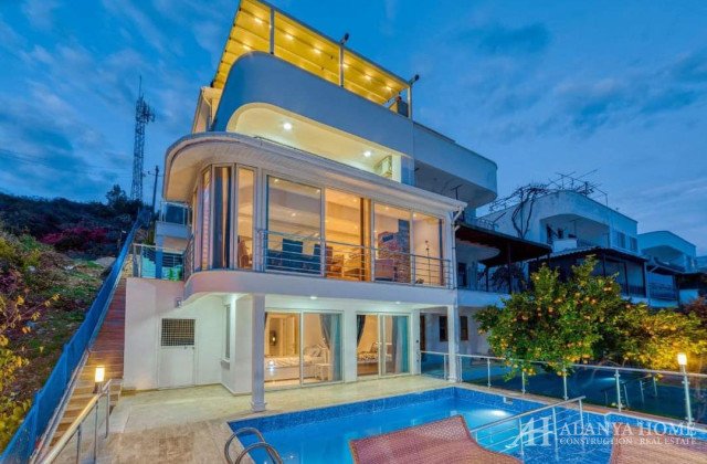 Villa zum Verkauf in Alanya, Antalya, Türkei in einem Wohnkomplex 5+1 Villa