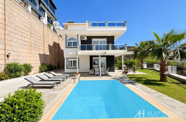 Luxuriöse Einfamilienvilla in Kargicak, Alanya