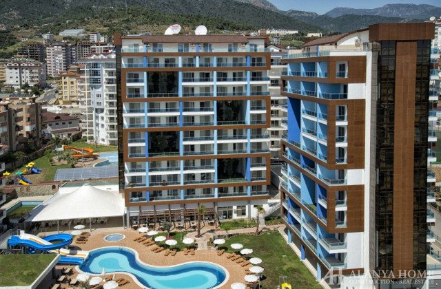Cri̇stal Tower