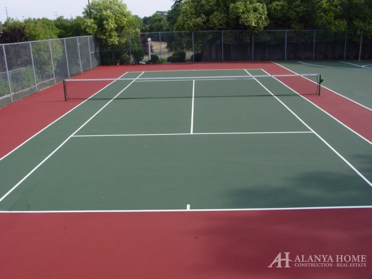 Фото купить продать недорогую квартиру недвижимость в доме жилом комплексе с настольный теннис корт