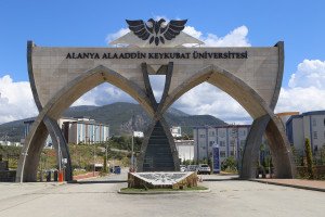 Le recteur Türkdoğan a déclaré : « ALKÜ sera le centre du tourisme et de la santé ».