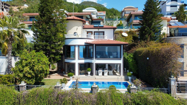 Furnished 4+1 Villa in Bektaş, Alanya, 530 m²