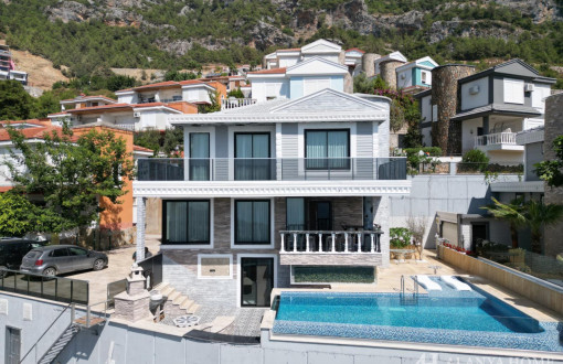 Detached Infinity Pool Villa